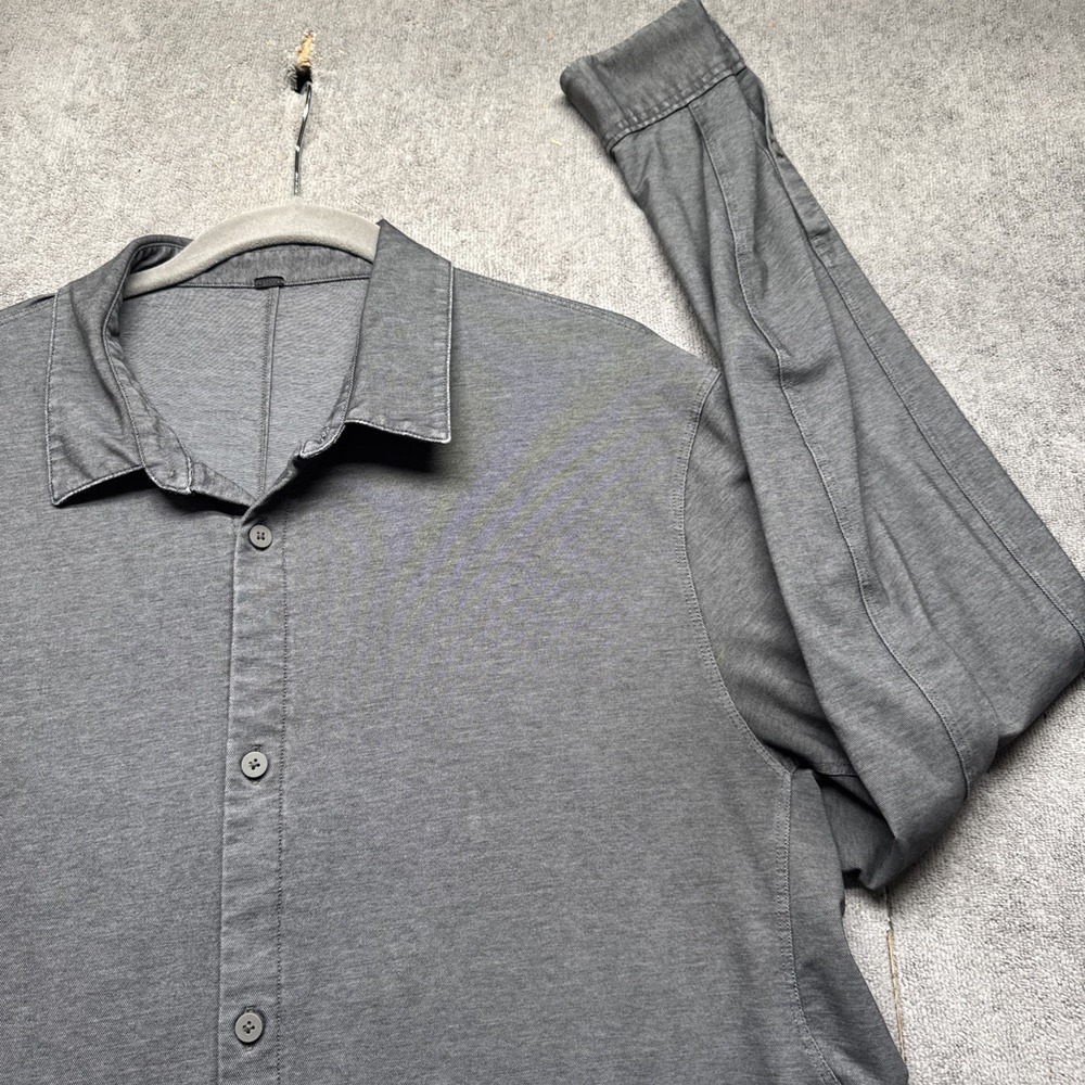 Lululemon Men's Gray Long Sleeve Button Up Performance Shirt Size Large